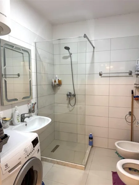 Tirane, jepet me qera apartament 1+1 Kati 3, 60 m² 550 € (Rruga Kavajes)