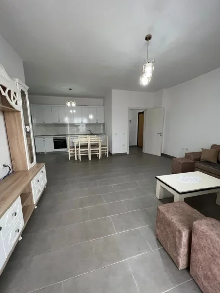 Tirane, shitet apartament 2+1+Ballkon,Kati 5,PALLAT 8 KATESH.SIPERFAQE111 m²= 103.000 € (KAMEZ,BULEVARDI BLU)