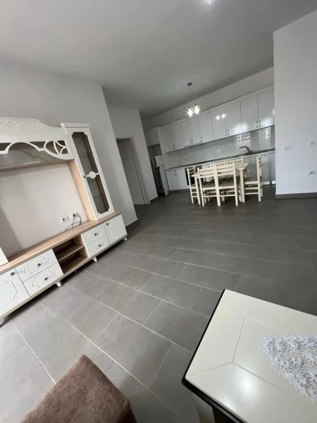 Tirane, shitet apartament 2+1+Ballkon,Kati 5,PALLAT 8 KATESH.SIPERFAQE111 m²= 103.000 € (KAMEZ,BULEVARDI BLU)