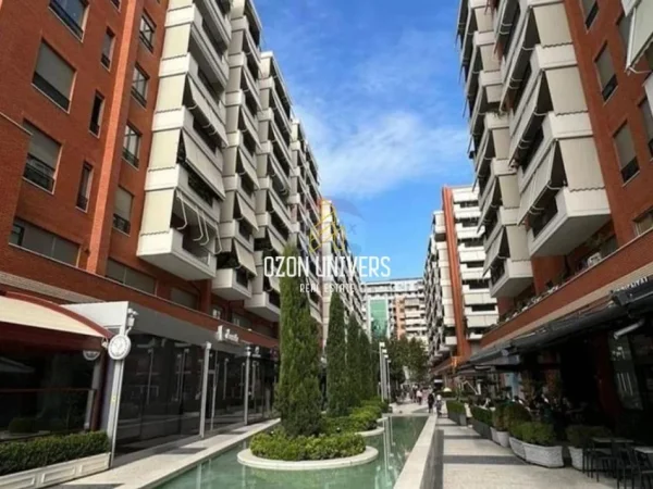 Tirane, jepet me qera apartament 2+1+Ballkon Kati 1, 110 m² 800 € (Kompleksi Delijorgji , Rruga e Kavajës)