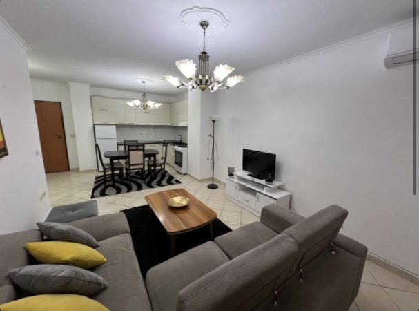 Tirane, jepet me qera apartament 2+1+Ballkon Kati 4, 600 € 
