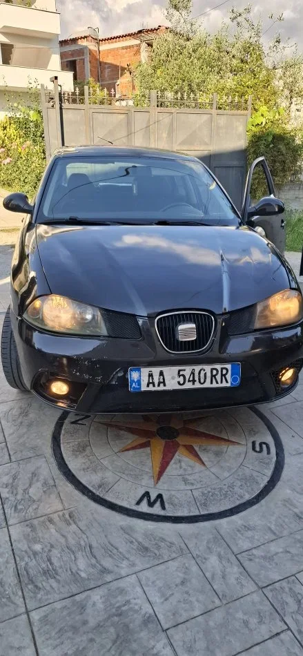 Tirane, shes makine Seat Ibiza Benzin+Gaz, e zeze manuale Kondicioner 250.000 km 1.800 €