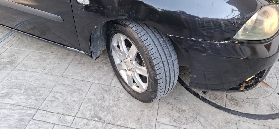 Tirane, shes makine Seat Ibiza Benzin+Gaz, e zeze manuale Kondicioner 250.000 km 1.800 €
