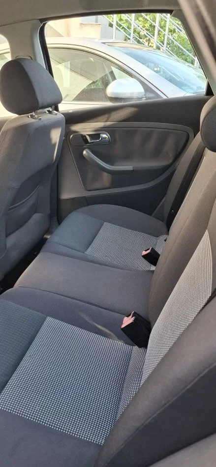 Tirane, shes makine Seat Ibiza Benzin+Gaz, e zeze manuale Kondicioner 250.000 km 1.800 €