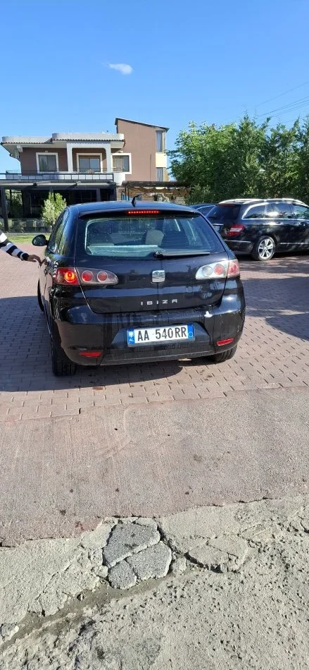 Tirane, shes makine Seat Ibiza Benzin+Gaz, e zeze manuale Kondicioner 250.000 km 1.800 €