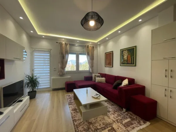 Tirane, jepet me qera apartament 2+1 Kati 3, 80 m² 800 € 