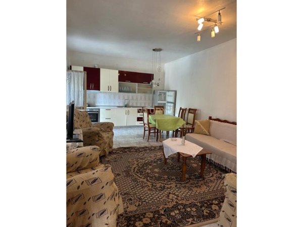 Tirane, jepet me qera apartament 1+1+Ballkon Kati 2, 200 m² 400 € 