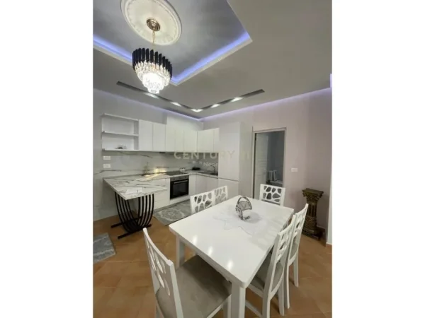 Tirane, jepet me qera apartament 1+1+Aneks+Ballkon Kati 4, 75 m² 600 € (Neom116305)