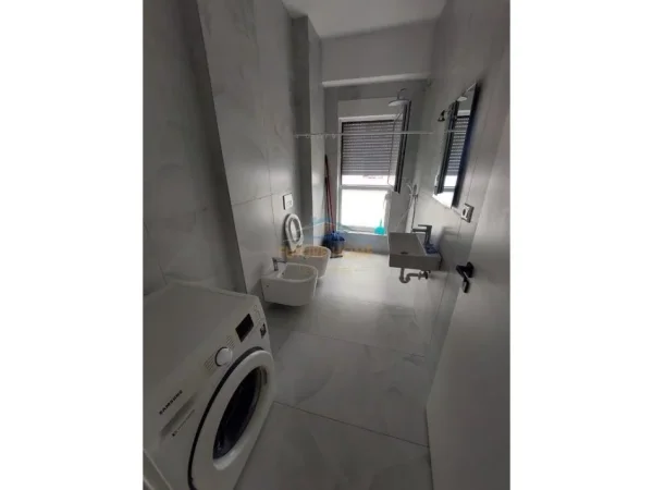 Tirane, jepet me qera apartament 1+1 Kati 4, 55 m² 400 € 