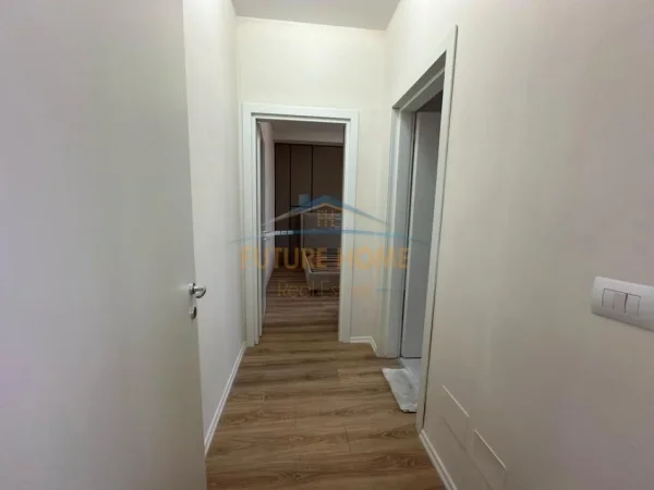 Tirane, shitet apartament 1+1 , 77 m² 