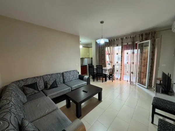 Tirane, jepet me qera apartament 2+1 Kati 3, 90 m² 480 € (astir)