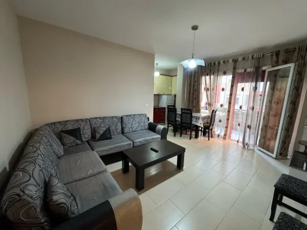 Tirane, jepet me qera apartament 2+1 Kati 3, 90 m² 480 € (astir)