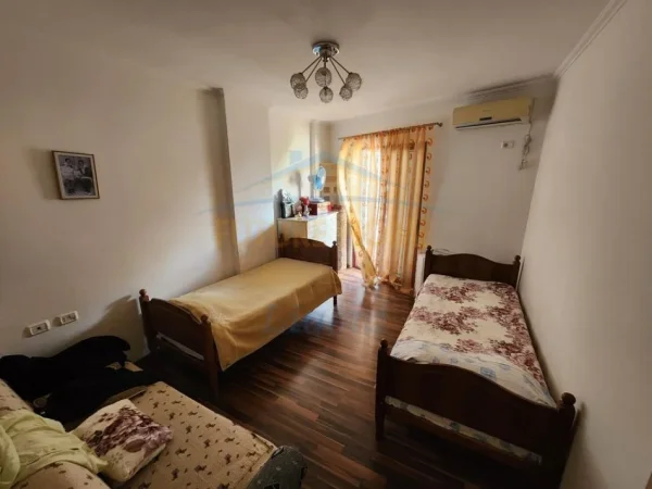 Tirane, shitet apartament 3+1 Kati 3, 189 m² 234.000 € 