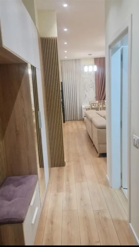 Tirane, jepet me qera apartament 2+1 Kati 3, 100 m² 800 € (rruga ferit xhajko)