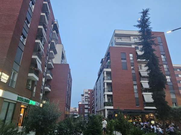 Tirane, jepet me qera apartament 2+1 Kati 2, 117 m² 600 € (Ali Dem)