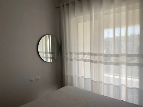 Tirane, jepet me qera apartament 1+1 Kati 3, 65 m² 400 € (ali demi)