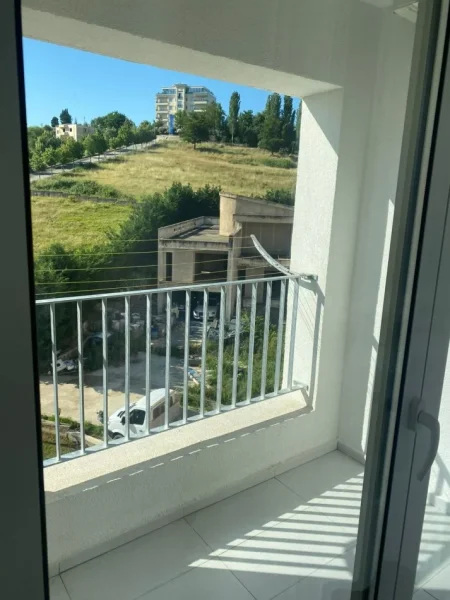 Tirane, jepet me qera apartament 1+1 Kati 3, 65 m² 400 € (ali demi)