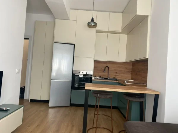 Tirane, jepet me qera apartament 1+1 Kati 3, 65 m² 400 € (ali demi)
