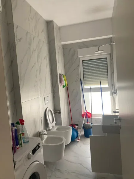 Tirane, jepet me qera apartament 1+1 Kati 3, 65 m² 400 € (ali demi)