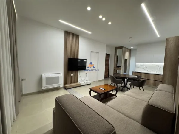 Tirane, jepet me qera apartament 1+1 Kati 2, 500 €
