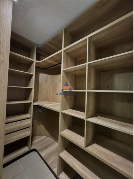Tirane, jepet me qera apartament 1+1 Kati 2, 500 €