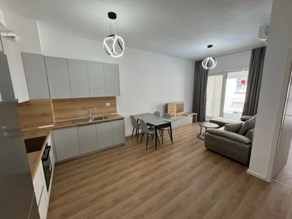 Tirane, jepet me qera apartament 1+1 Kati 4, 68 m² 400 € (ali demi)