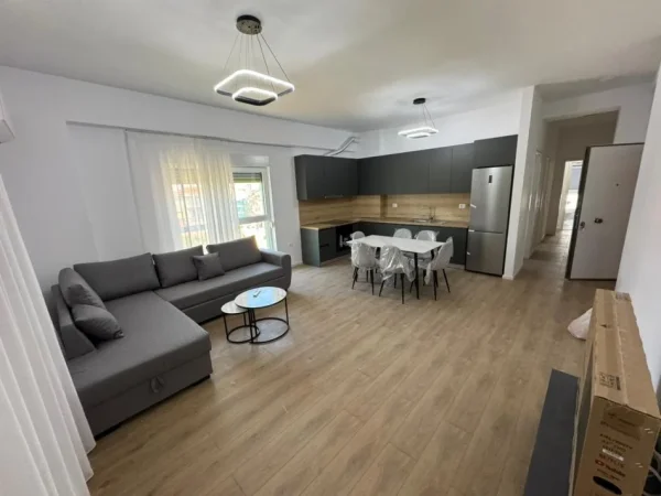 Tirane, jepet me qera apartament 2+1 Kati 5, 100 m² 600 € (ali demi)