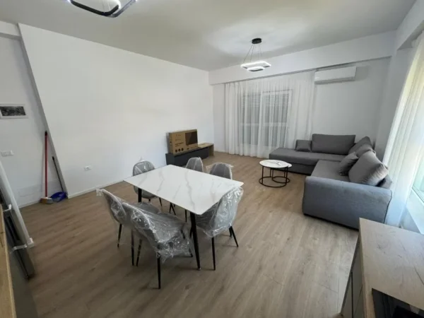 Tirane, jepet me qera apartament 2+1 Kati 5, 100 m² 600 € (ali demi)