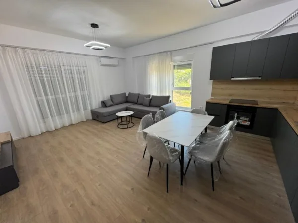 Tirane, jepet me qera apartament 2+1 Kati 5, 100 m² 600 € (ali demi)