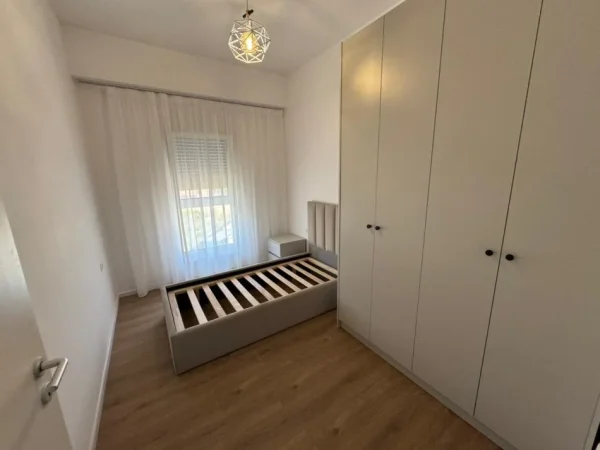 Tirane, jepet me qera apartament 2+1 Kati 5, 100 m² 600 € (ali demi)
