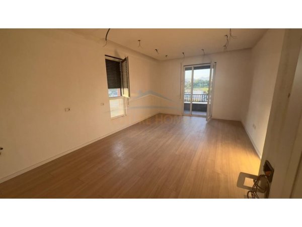 Tirane, shitet apartament 2+1+Ballkon Kati 5, 95 m² 142.050 € (PASKUQAN)