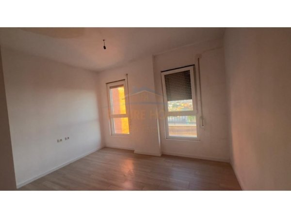 Tirane, shitet apartament 2+1+Ballkon Kati 5, 95 m² 142.050 € (PASKUQAN)