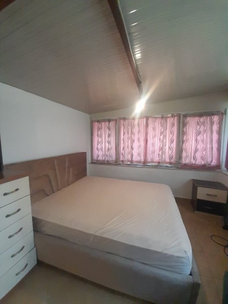 Tirane, jepet me qera Garsonier Kati 2, 40 m² 250 € (Rruga Stavri Themeli, Globe, Përball Delijorgjit)