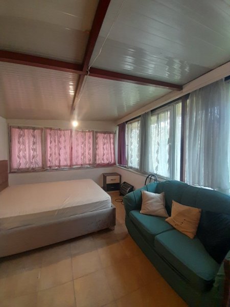 Tirane, jepet me qera Garsonier Kati 2, 40 m² 250 € (Rruga Stavri Themeli, Globe, Përball Delijorgjit)