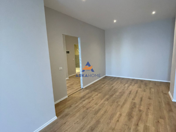 Tirane, shitet apartament 2+1+Ballkon Kati 1, 100 m² 150.000 € (VLORE, LUNGOMARE)