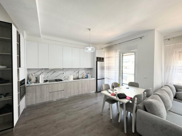 Tirane, jepet me qera apartament 2+1 Kati 4, 85 m² 700 € (21 dhjetori)