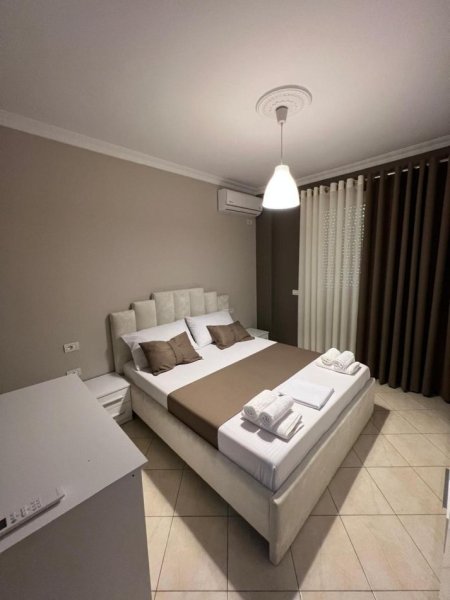 Tirane, jepet me qera apartament 1+1 Kati 2, 80 m² 550 € (liqeni i thate)
