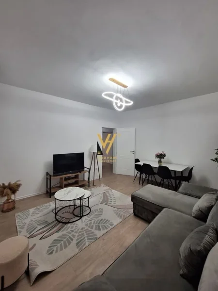 Tirane, jepet me qera apartament 1+1+Ballkon Kati 2, 74 m² 600 € (RRUGA E BARRIKADAVE)