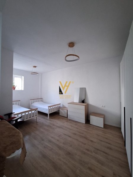 Tirane, jepet me qera apartament 1+1+Ballkon Kati 2, 74 m² 600 € (RRUGA E BARRIKADAVE)