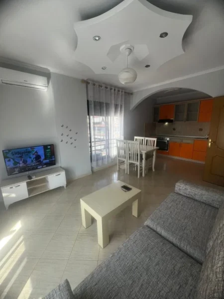 Tirane, jepet me qera apartament 1+1+Ballkon Kati 7, 56 m² 450 € (SELVIA)