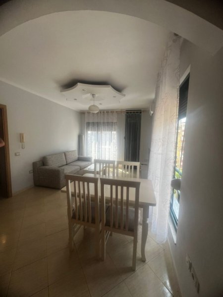 Tirane, jepet me qera apartament 1+1+Ballkon Kati 7, 56 m² 450 € (SELVIA)