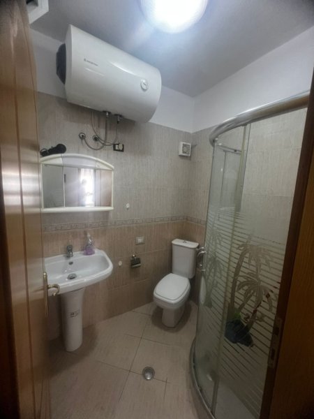 Tirane, jepet me qera apartament 1+1+Ballkon Kati 7, 56 m² 450 € (SELVIA)