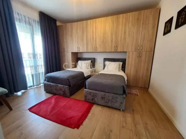Tirane, jepet me qera apartament1+1+Ballkon Kati 2, 72 m² 450 €