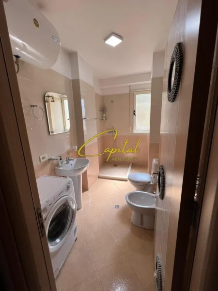 Tirane, jepet me qera apartament 1+1+Ballkon Kati 2, 80 m² 550 € 