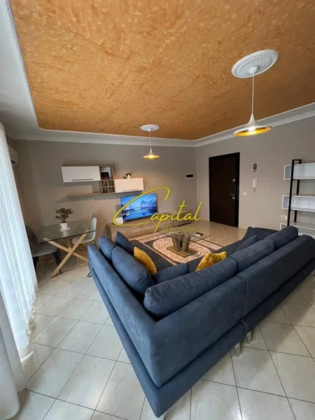 Tirane, jepet me qera apartament 1+1+Ballkon Kati 2, 80 m² 550 € 