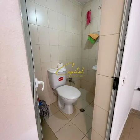 Tirane, jepet me qera ambjent biznesi Kati 1, 80 m² 600 € (RRUGA E KAVAJES)