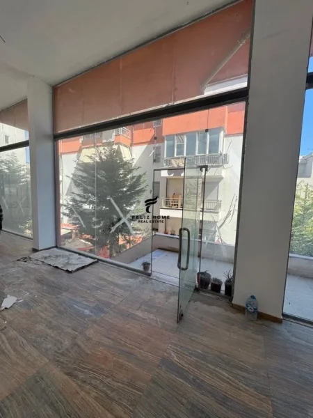 Tirane, shitet dyqan Kati 2, 125 m² 275.000 € (LIQENI I THATE)