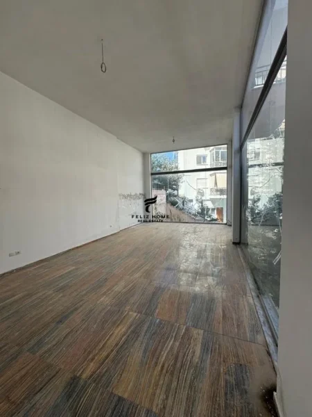 Tirane, shitet dyqan Kati 2, 125 m² 275.000 € (LIQENI I THATE)