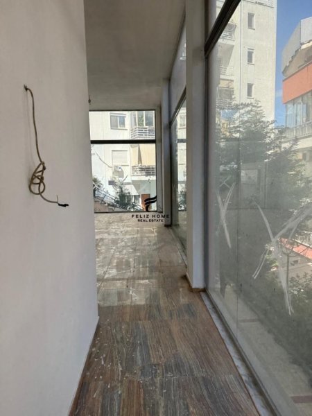 Tirane, shitet dyqan Kati 2, 125 m² 275.000 € (LIQENI I THATE)