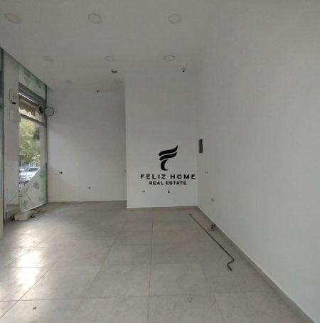 Tirane, shitet dyqan Kati 0, 91 m² 135.000 € (YZBERISHT)